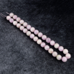 Kunzit doğal taş dizi 14 mm – pembe-mor tonlarıyla sevgi, huzur ve ruhsal denge sağlayan toptan doğal taş dizi