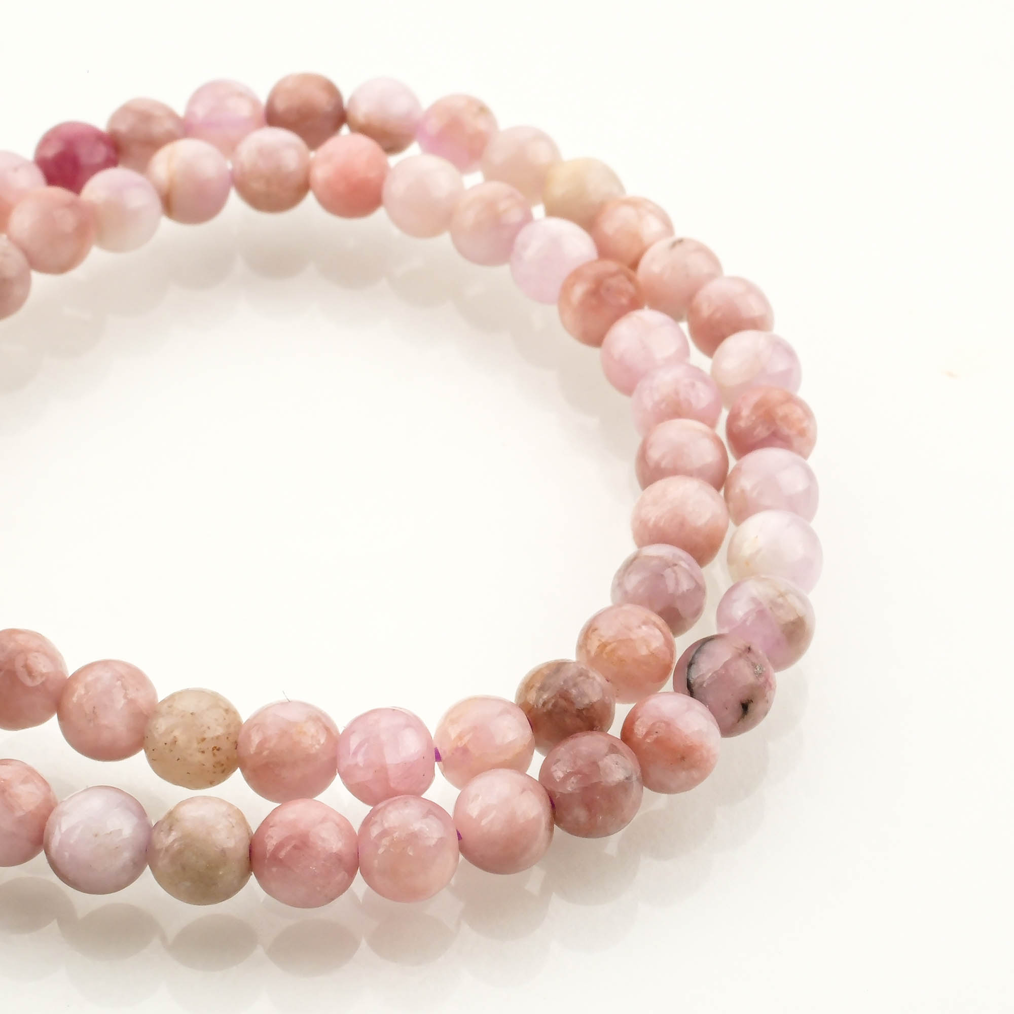 kunzit-dizi-dogal-tas-dizi-6mm-safir-tas-evi-3.jpg Kunzit Doğal Taş Dizi (6mm) - Görsel 4