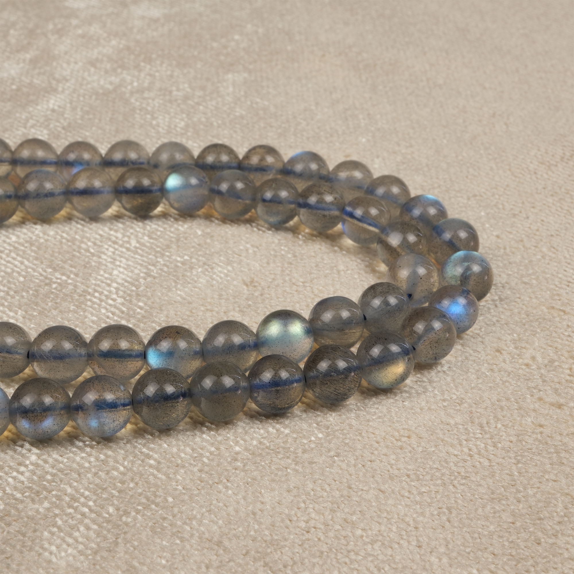 labradorit-dizi-dogal-tas-dizi-6mm-safir-tas-evi (1) Labradorit doğal taş dizi 6 mm – mavi ve gri yansımalarıyla koruma, sezgi ve farkındalık sağlayan toptan doğal taş dizi