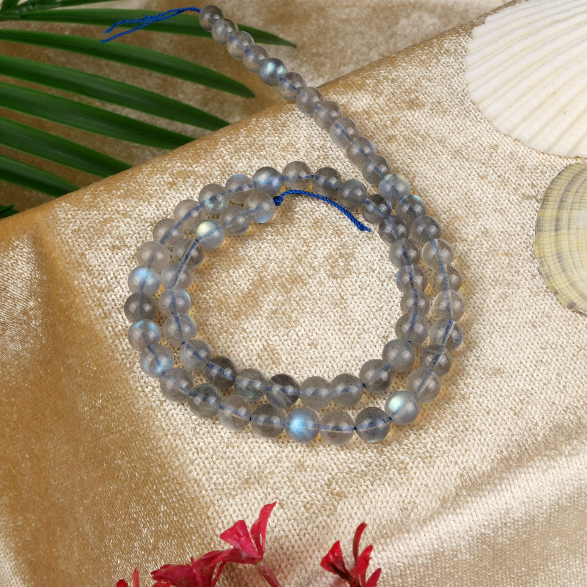 labradorit-dizi-dogal-tas-dizi-6mm-safir-tas-evi (2) Labradorit doğal taş dizi 6 mm – mavi ve gri yansımalarıyla koruma, sezgi ve farkındalık sağlayan toptan doğal taş dizi