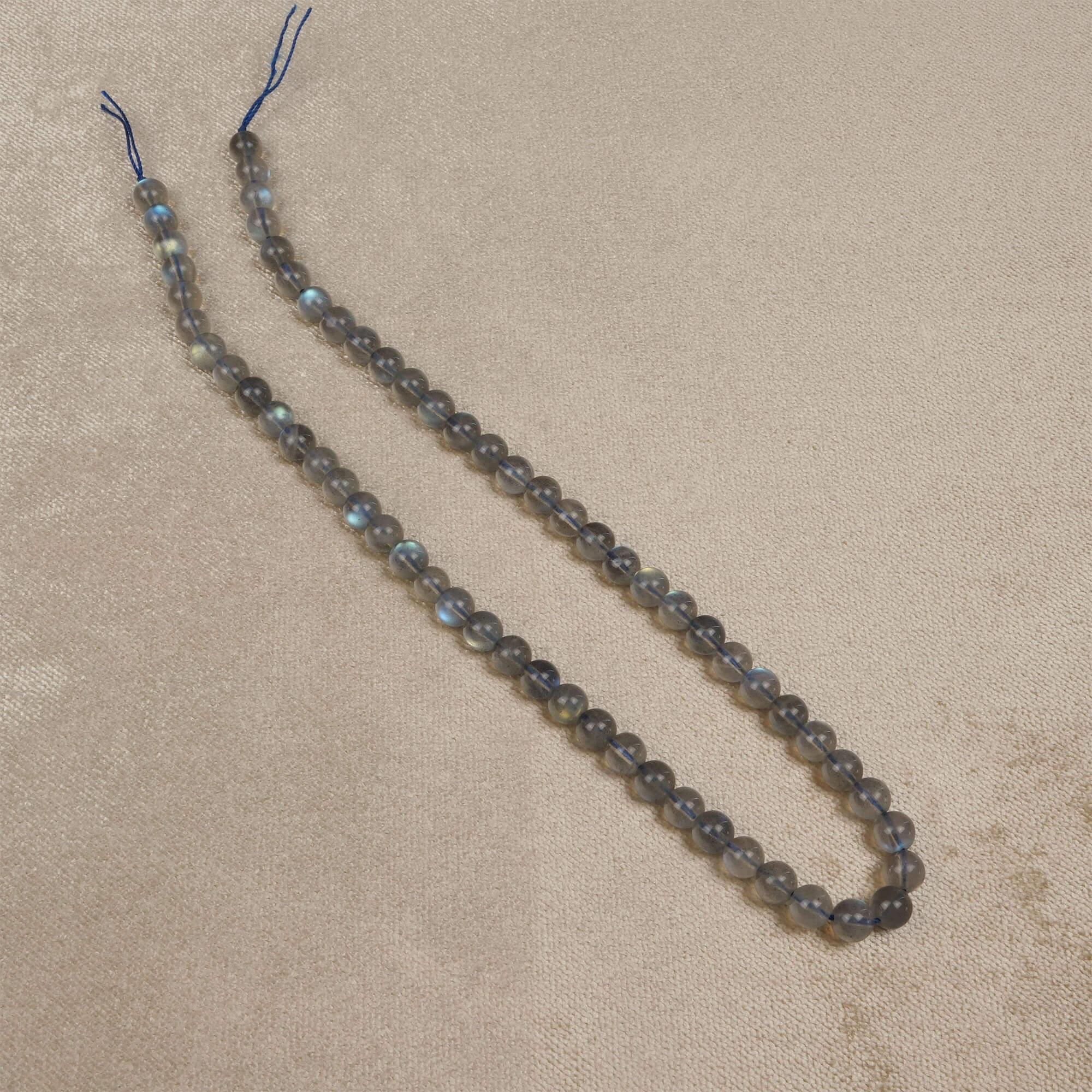 labradorit-dizi-dogal-tas-dizi-6mm-safir-tas-evi (3) Labradorit doğal taş dizi 6 mm – mavi ve gri yansımalarıyla koruma, sezgi ve farkındalık sağlayan toptan doğal taş dizi