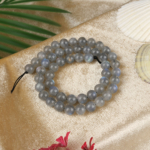 Labradorit doğal taş dizi 8 mm – mavi ve yeşil yansımalarıyla sezgiyi güçlendiren, negatif enerjiden koruyan toptan doğal taş dizi