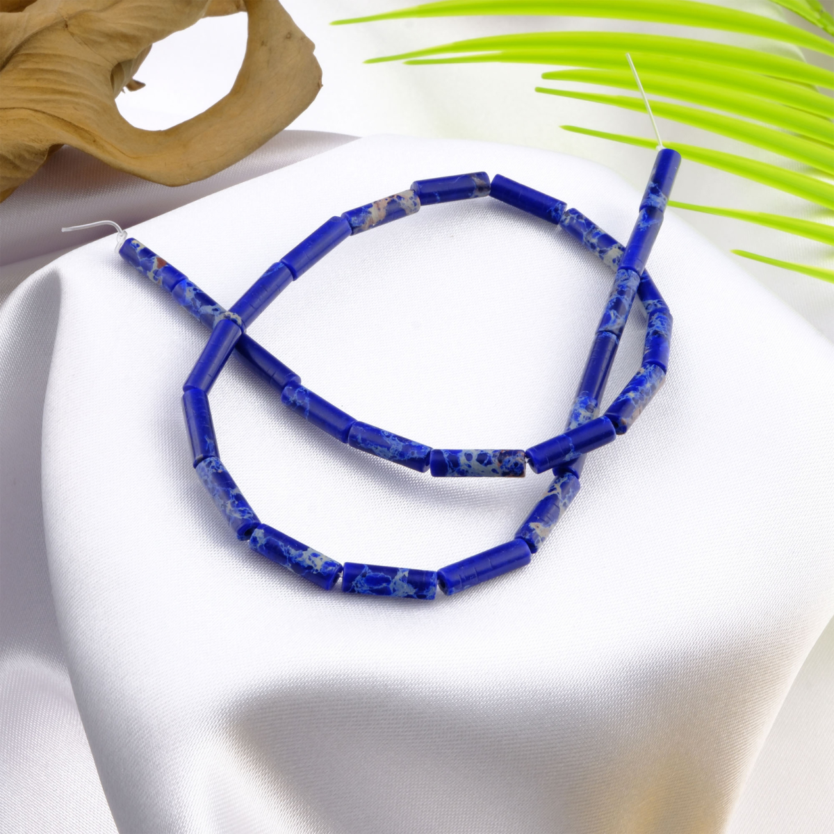 Lacivert Varisit doğal taş dizi – toptan doğal taş dizi, derin mavi tonlarıyla sezgi, denge ve ruhsal huzur enerjisi sunan taş.