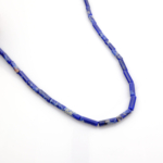 Lacivert Varisit doğal taş dizi – toptan doğal taş dizi, derin mavi tonlarıyla sezgi, denge ve ruhsal huzur enerjisi sunan taş.