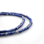 Lacivert Varisit doğal taş dizi – toptan doğal taş dizi, derin mavi tonlarıyla sezgi, denge ve ruhsal huzur enerjisi sunan taş.