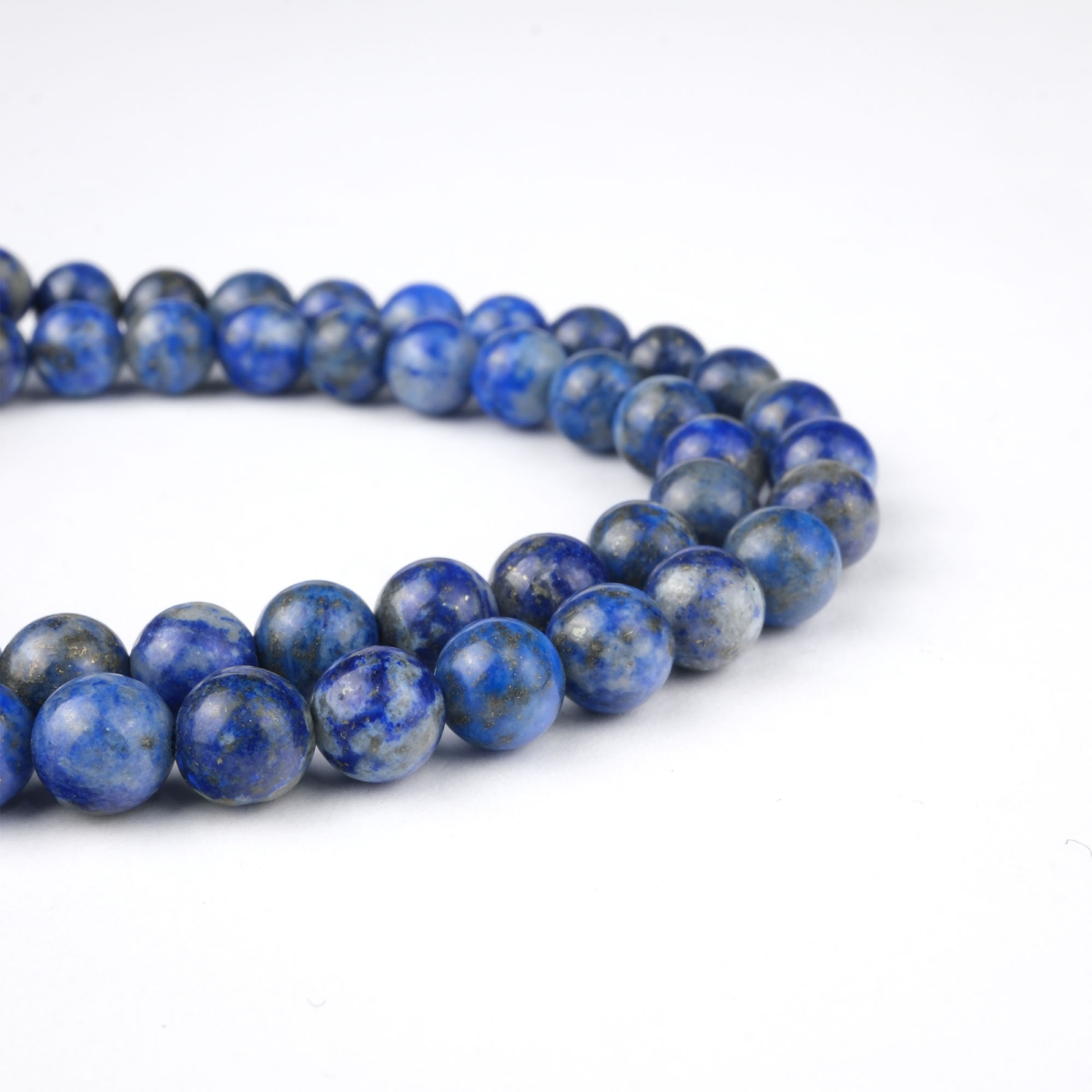 Lapis Lazuli doğal taş dizi 6 mm – lacivert rengi ve altın pirit tanecikleriyle bilgelik, sezgi ve koruma sağlayan toptan doğal taş dizi