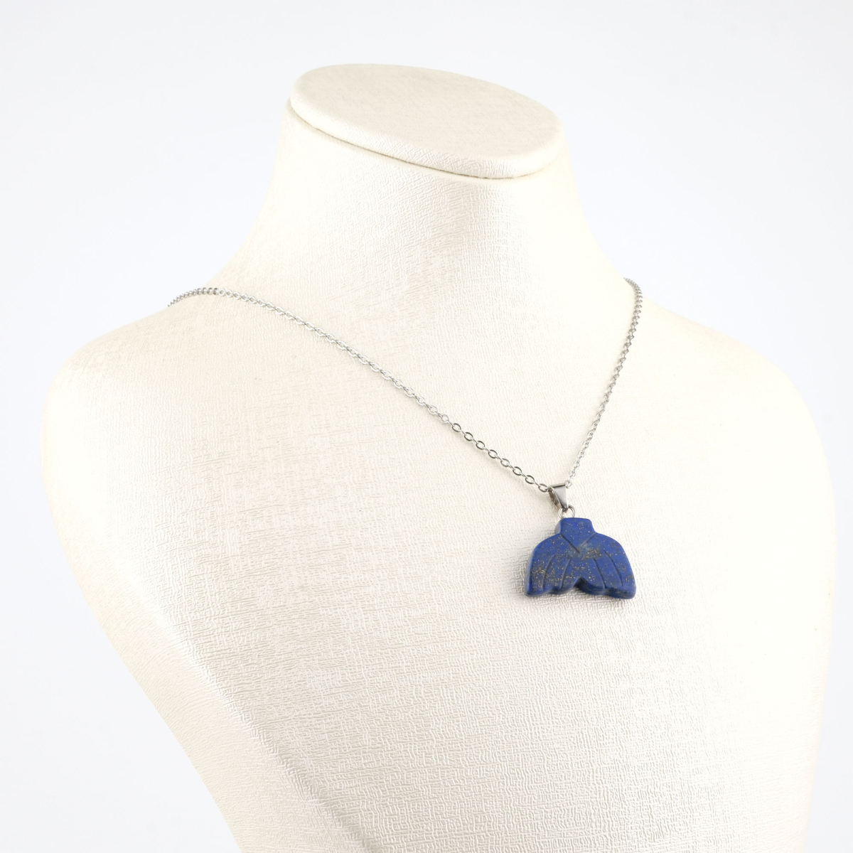 Lapis Lazuli doğal taş kolye – bilgelik ve sezgiyi artıran kadim mavi taş Lapis Lazuli kolye – zarafet ve ruhsal farkındalık sağlayan enerji taşı Derin mavi lapis lazuli kolye – içsel huzur ve dengeyi temsil eden doğal taş takı Toptan doğal taş kolye – şıklık ve spiritüel güç bir arada