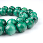 Malahit doğal taş dizi 12 mm – koyu ve açık yeşil tonlarıyla dönüşüm, koruma ve içsel denge sağlayan toptan doğal taş dizi