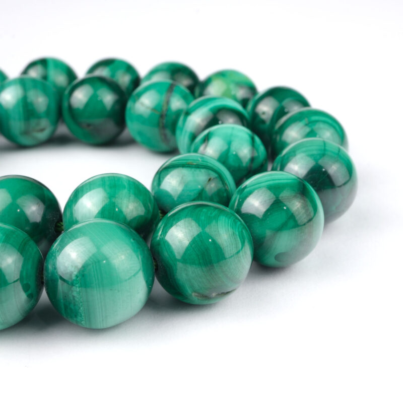 Malahit doğal taş dizi 12 mm – koyu ve açık yeşil tonlarıyla dönüşüm, koruma ve içsel denge sağlayan toptan doğal taş dizi