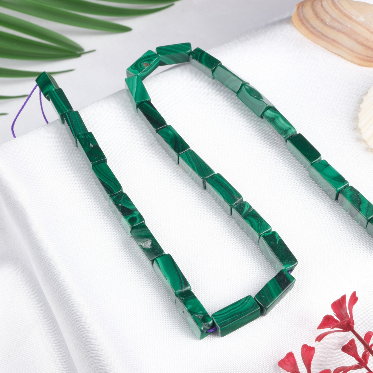 Malahit doğal taş dizi – yeşilin büyüleyici tonlarıyla koruma, dönüşüm ve denge sağlayan toptan doğal taş dizi