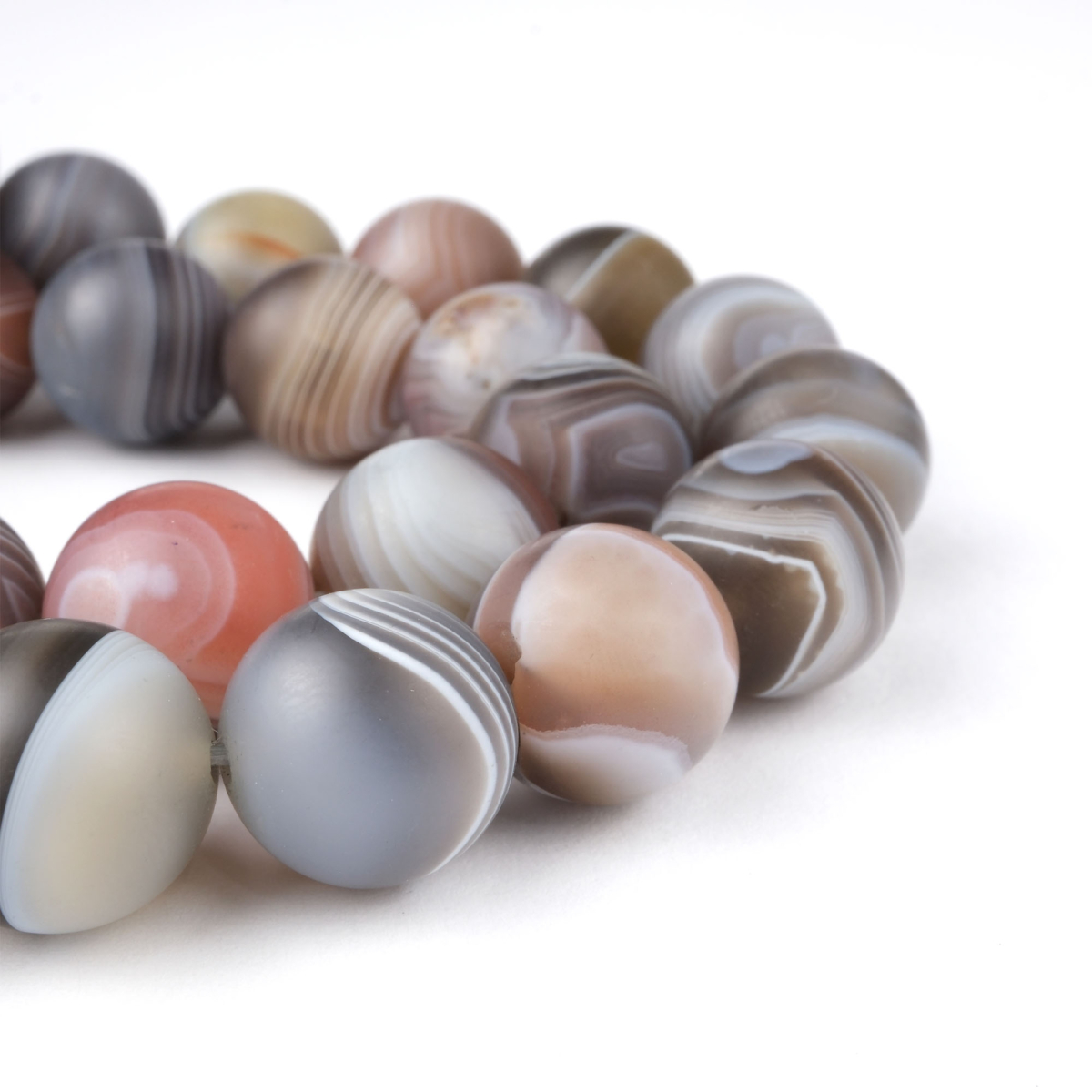 Mat Bostvana Akik doğal taş dizi 12 mm – gri, kahverengi ve krem tonlarıyla denge, koruma ve sakinlik enerjisi sunan toptan doğal taş dizi