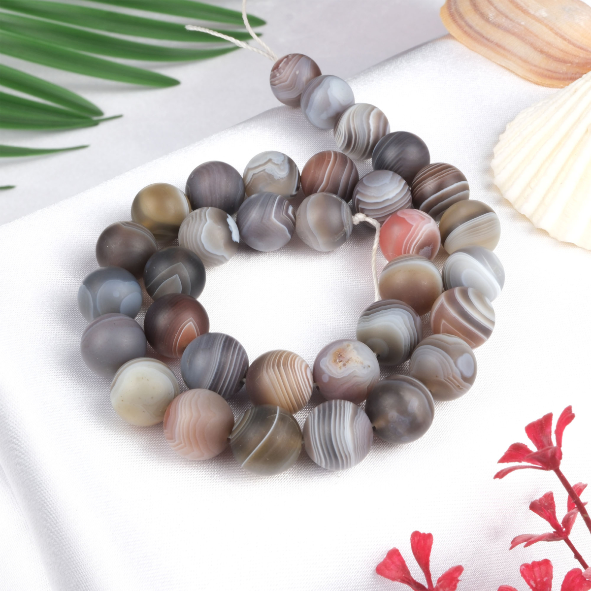 Mat Bostvana Akik doğal taş dizi 12 mm – gri, kahverengi ve krem tonlarıyla denge, koruma ve sakinlik enerjisi sunan toptan doğal taş dizi