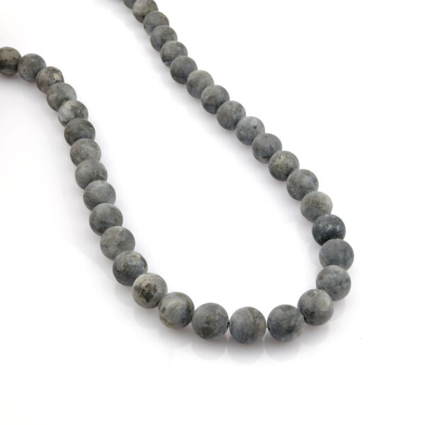 Mat Spektrolit doğal taş dizi – toptan doğal taş dizi, mavi-yeşil tonlarının mat yansımalarıyla sezgi, denge ve koruma enerjisi taşır.