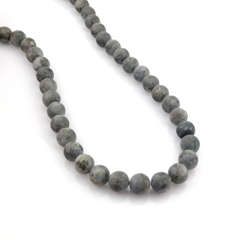 Mat Spektrolit doğal taş dizi – toptan doğal taş dizi, mavi-yeşil tonlarının mat yansımalarıyla sezgi, denge ve koruma enerjisi taşır.