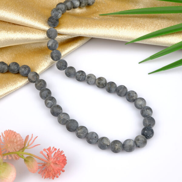 Mat Spektrolit doğal taş dizi – toptan doğal taş dizi, mavi-yeşil tonlarının mat yansımalarıyla sezgi, denge ve koruma enerjisi taşır.