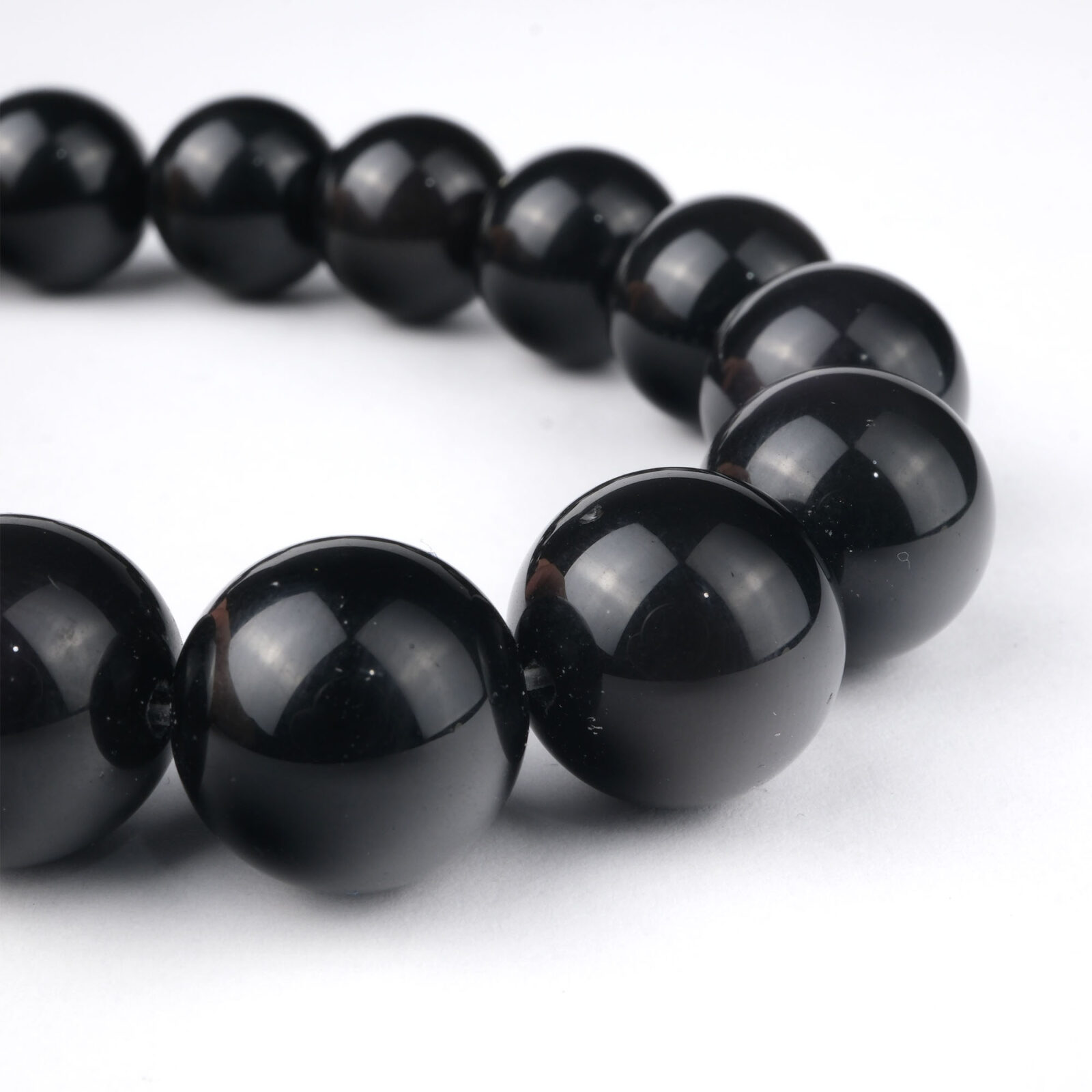 Obsidyen doğal taş dizi 14 mm – volkanik kökenli yapısıyla güçlü koruma, farkındalık ve enerji arınması sağlayan toptan doğal taş dizi