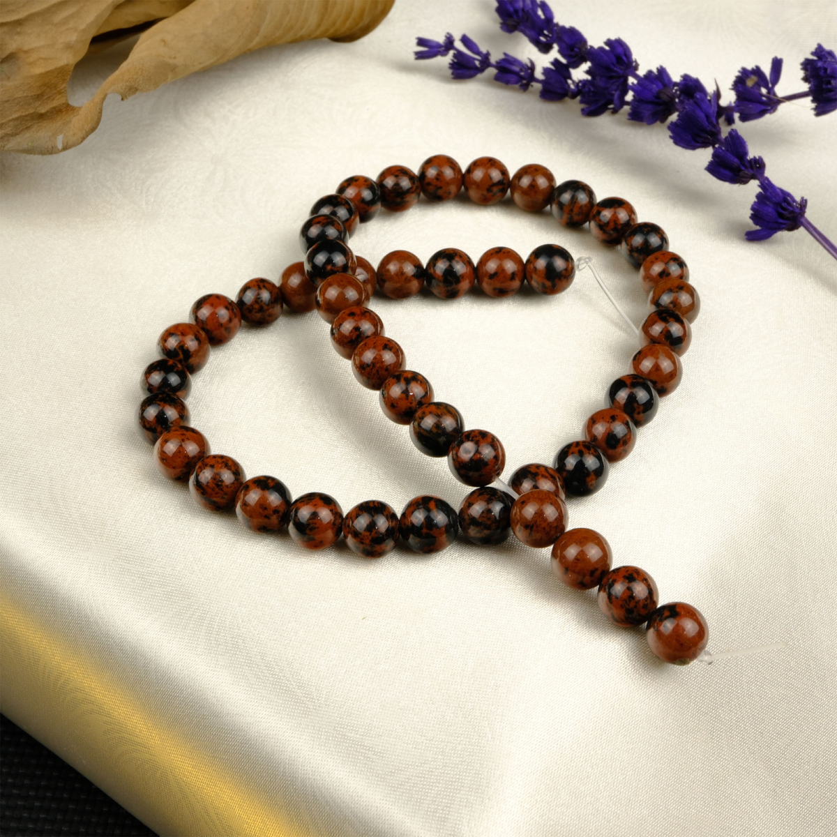 Obsidyen doğal taş dizi – toptan doğal taş dizi, siyah parlak yapısıyla koruma, arınma ve negatif enerjiden arınma sağlayan taş.