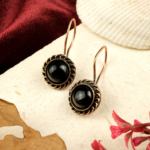 Oniks taşı bakır küpe – güçlü enerji koruması ve zarif görünümüyle öne çıkan toptan doğal taş küpe.