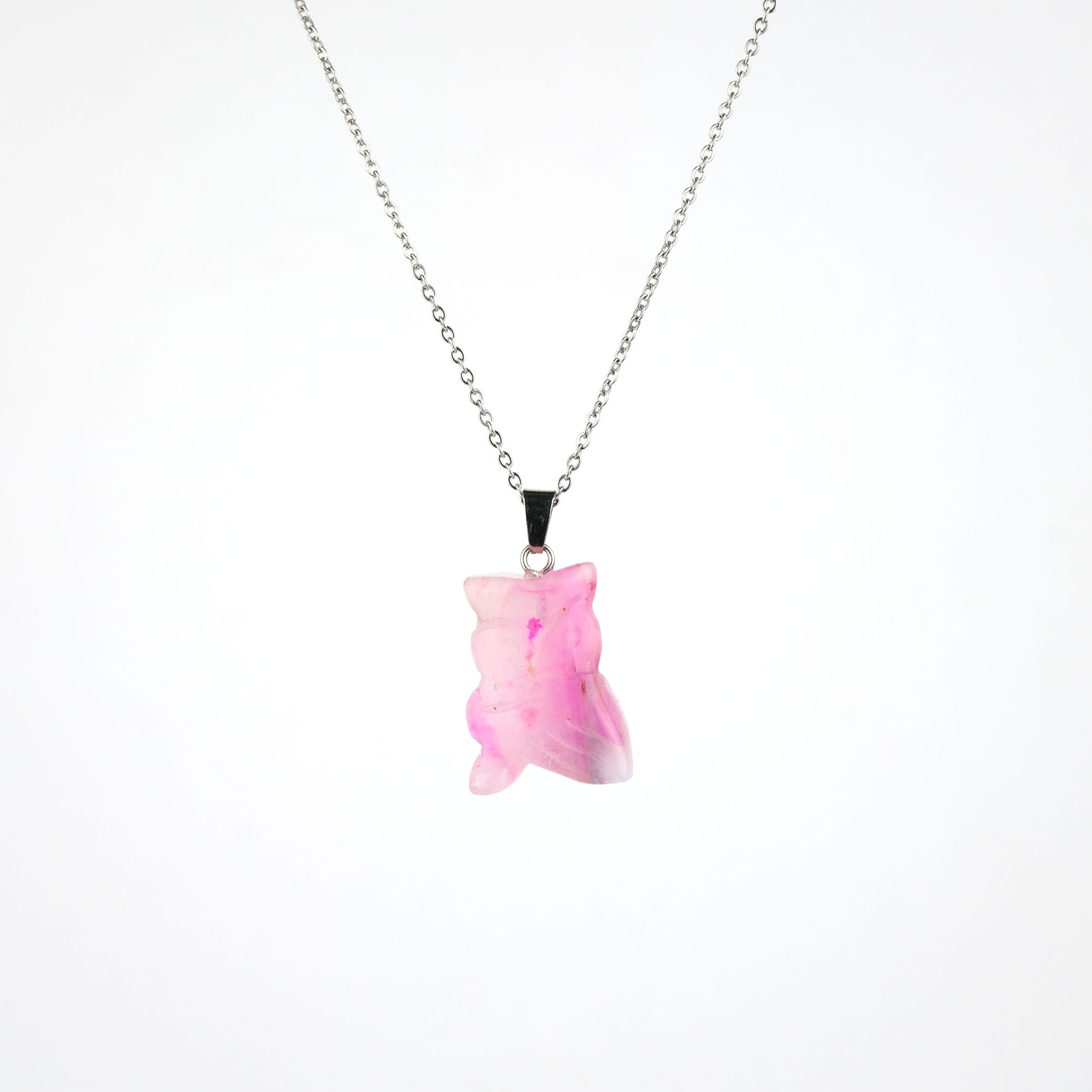 pembe-akik-kolye-dogal-tas-kolye-safir-tas-evi- (3) Pembe Akik doğal taş kolye – sevgi ve huzur enerjisini taşıyan zarif takı Pembe Akik kolye – kalp çakrasını dengeleyen duygusal enerji taşı Akik taş kolye – pozitif duygular ve zarafeti bir araya getiren doğal taş Toptan doğal taş kolye – pembe tonlarıyla estetik ve şifa dolu tasarım