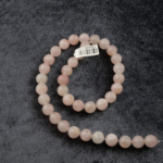 Pembe Kuvars doğal taş dizi – toptan doğal taş dizi, yumuşak pembe tonlarıyla sevgi, şefkat ve huzur enerjisi sunar.