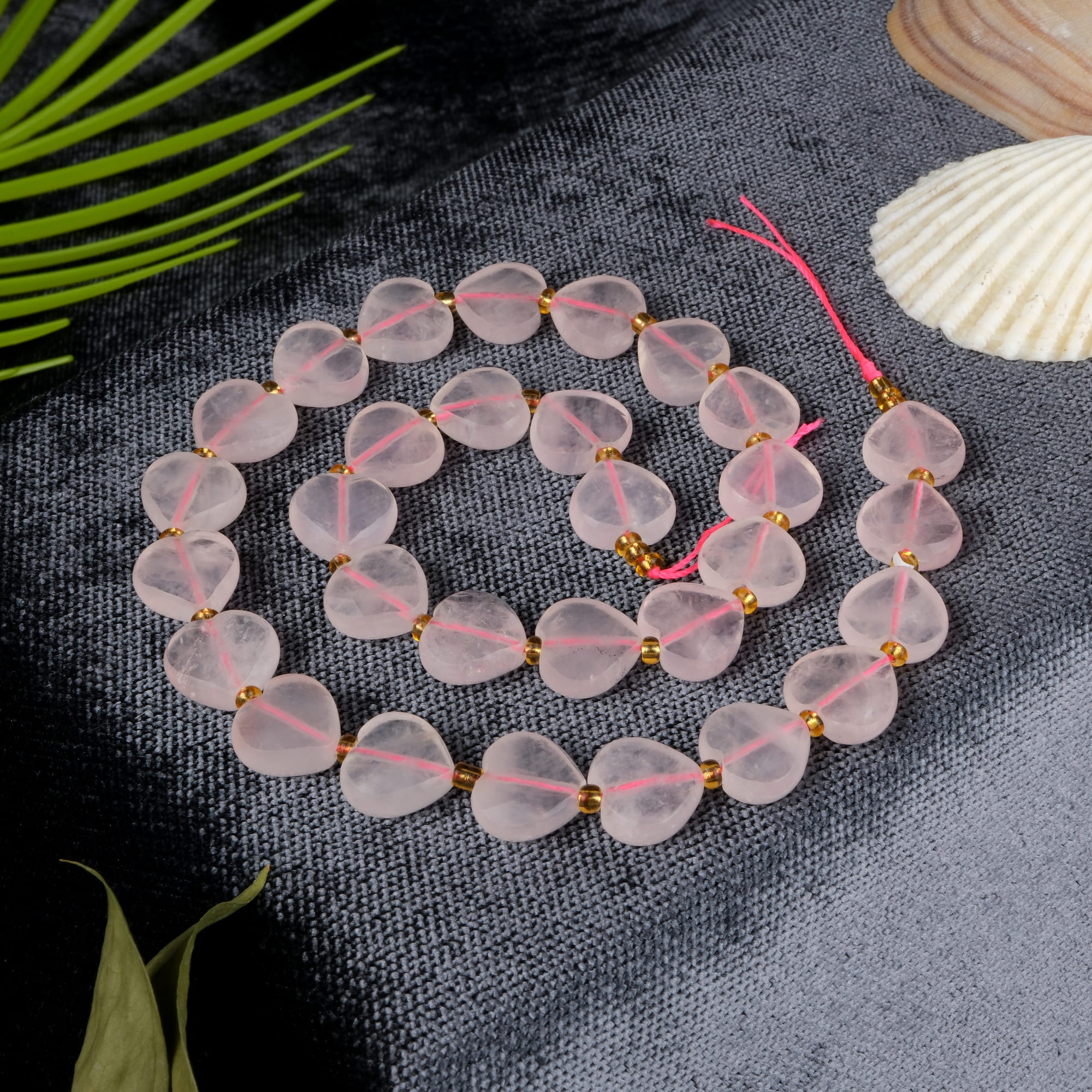 pembe-kuvars-dizi-dogal-tas-dizi-12mm-kalp-desen-safir-tas-evi-1.jpg Pembe Kuvars Doğal Taş Dizi (12mm Kalp Desen Kesim) - Görsel 1