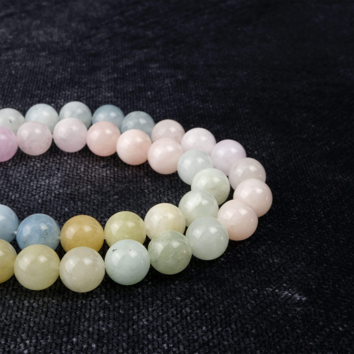 Rainbow Morganit doğal taş dizi 8 mm – pastel tonlarda pembe, mavi ve yeşil renk geçişleriyle sevgi, denge ve huzur enerjisi yayan toptan doğal taş dizi