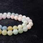 Rainbow Morganit doğal taş dizi 8 mm – pastel tonlarda pembe, mavi ve yeşil renk geçişleriyle sevgi, denge ve huzur enerjisi yayan toptan doğal taş dizi