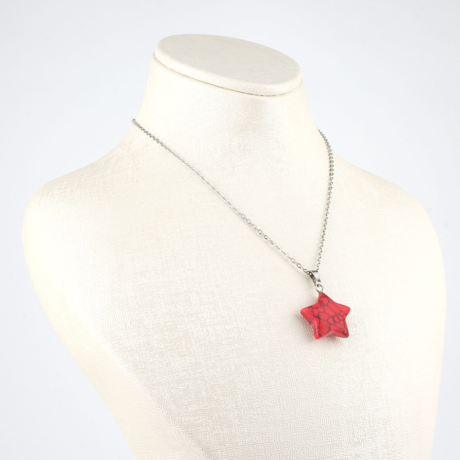 Renkli Havlit yıldız model kolye – neşeli enerjisiyle pozitif ruh hali sağlar Yıldız kesim renkli havlit kolye – canlı tonlarıyla zarafet ve denge sunar Renkli havlit doğal taş kolye – gök temasında enerji ve estetik birleşimi Toptan doğal taş kolye – renkli enerjisiyle ışığı ve umudu temsil eden takı