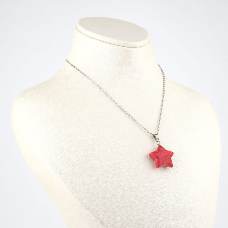 Renkli Havlit yıldız model kolye – neşeli enerjisiyle pozitif ruh hali sağlar Yıldız kesim renkli havlit kolye – canlı tonlarıyla zarafet ve denge sunar Renkli havlit doğal taş kolye – gök temasında enerji ve estetik birleşimi Toptan doğal taş kolye – renkli enerjisiyle ışığı ve umudu temsil eden takı