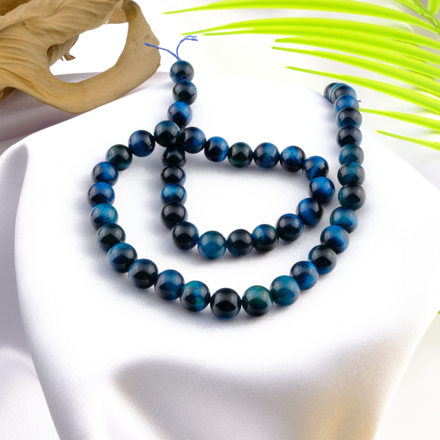 Renkli Kaplangözü doğal taş dizi – toptan doğal taş dizi, altın, mavi ve kırmızı tonlarıyla denge, güç ve koruma enerjisi sağlayan taş.