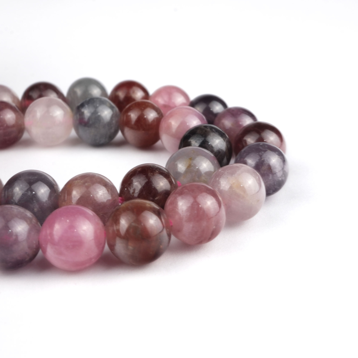 Renkli Spinel doğal taş dizi 8 mm – kırmızı, mor ve gri tonlarıyla enerji, koruma ve canlılık sağlayan toptan doğal taş dizi
