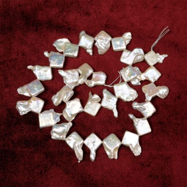 Sakız İnci doğal taş dizi – beyaz parlak yüzeyiyle zarafet, saflık ve ruhsal denge sağlayan toptan doğal taş dizi