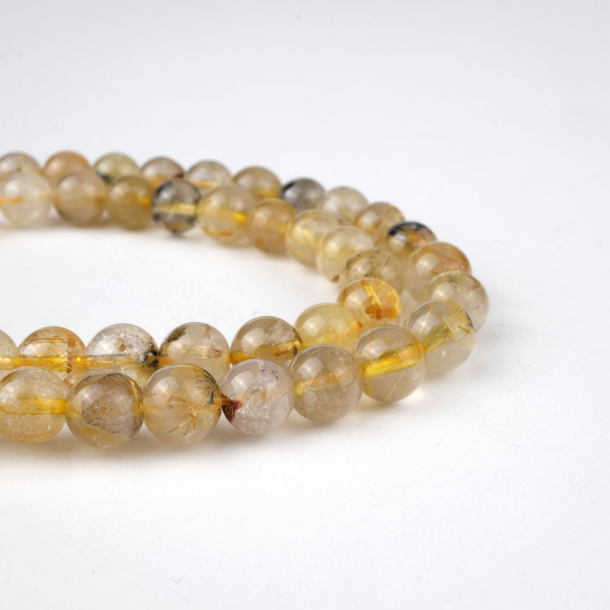 Sarı Rutilli Kuvars doğal taş dizi 6 mm – içindeki altın rutil iğneleriyle enerji akışını hızlandıran, takı yapımına uygun toptan doğal taş dizi