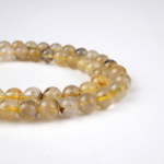 Sarı Rutilli Kuvars doğal taş dizi 6 mm – içindeki altın rutil iğneleriyle enerji akışını hızlandıran, takı yapımına uygun toptan doğal taş dizi