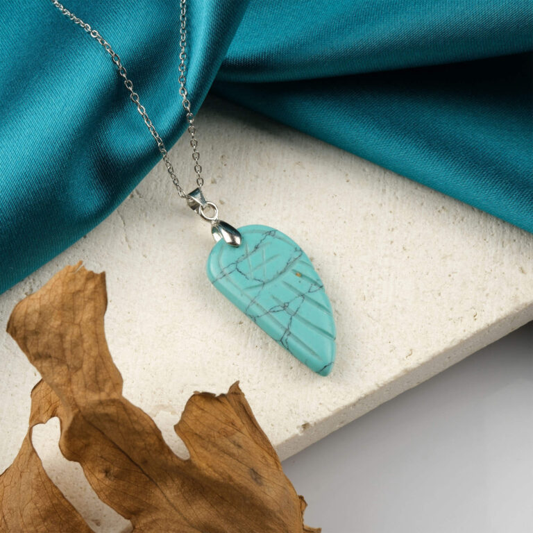 Sıkma Turkuaz doğal taş kolye – gökyüzü mavisinin huzur dolu enerjisini taşır Turkuaz kolye – denge, koruma ve iletişim enerjisini bir araya getirir Mavi doğal taş kolye – pozitif enerjiyi yansıtan zarif takı Toptan doğal taş kolye – estetik görünüm ve ruhsal denge bir arada