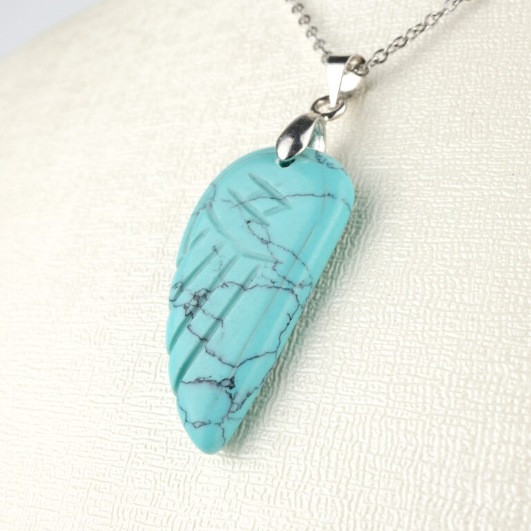 Sıkma Turkuaz doğal taş kolye – gökyüzü mavisinin huzur dolu enerjisini taşır Turkuaz kolye – denge, koruma ve iletişim enerjisini bir araya getirir Mavi doğal taş kolye – pozitif enerjiyi yansıtan zarif takı Toptan doğal taş kolye – estetik görünüm ve ruhsal denge bir arada