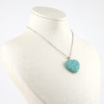 Sıkma Turkuaz kalp model kolye – huzur, sevgi ve denge enerjisini taşır Kalp kesim turkuaz kolye – gökyüzü mavisinin koruyucu frekansını yansıtır Sıkma turkuaz doğal taş kolye – zarafet ve pozitif enerji bir arada Toptan doğal taş kolye – şıklık, sevgi ve spiritüel dengeyi birleştiren tasarım