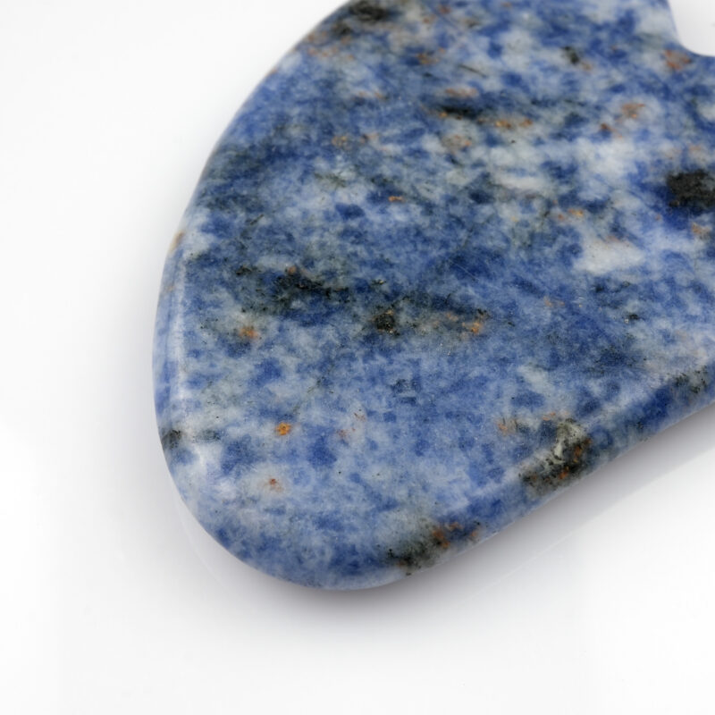 Sodalit gua sha – yüz şekillendirme ve enerji dengelemede etkili doğal taş