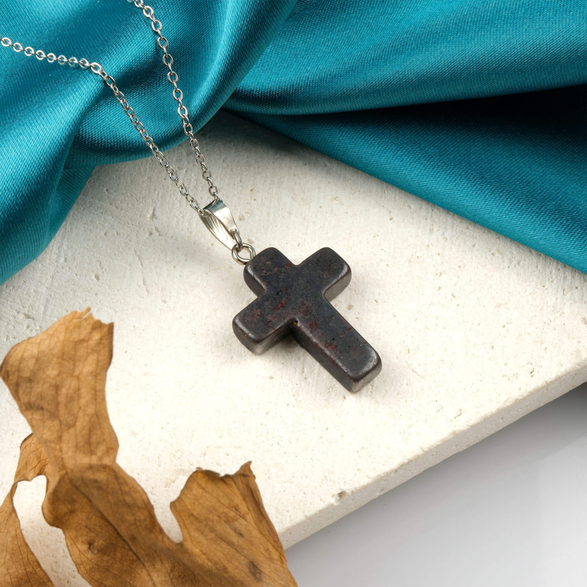 Terahertz doğal taş kolye – yüksek frekans enerjisiyle canlılık ve denge sağlar. Gri terahertz kolye – modern görünüm ve pozitif enerji bir arada. Terahertz kolye – zihinsel berraklık ve bedensel uyumu destekleyen taş. Toptan doğal taş kolye – enerji, zarafet ve şifayı buluşturan özel aksesuar.