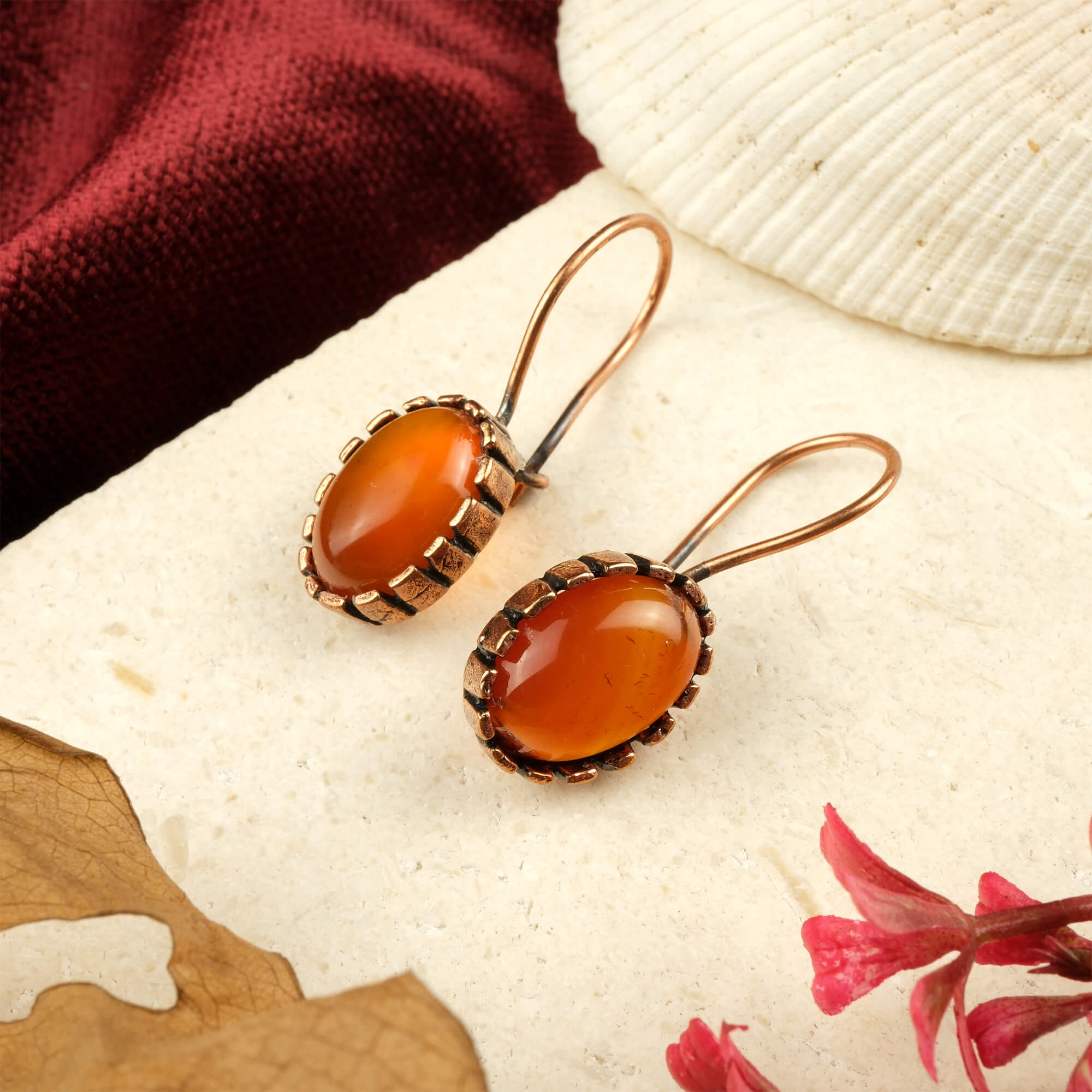 turuncu-akik-bakir-kupe-dogal-tas-kupe-safir-tas-evi- (1) Turuncu akik taşı bakır küpe – canlı enerjisi ve zarif tasarımıyla öne çıkan toptan doğal taş küpe.