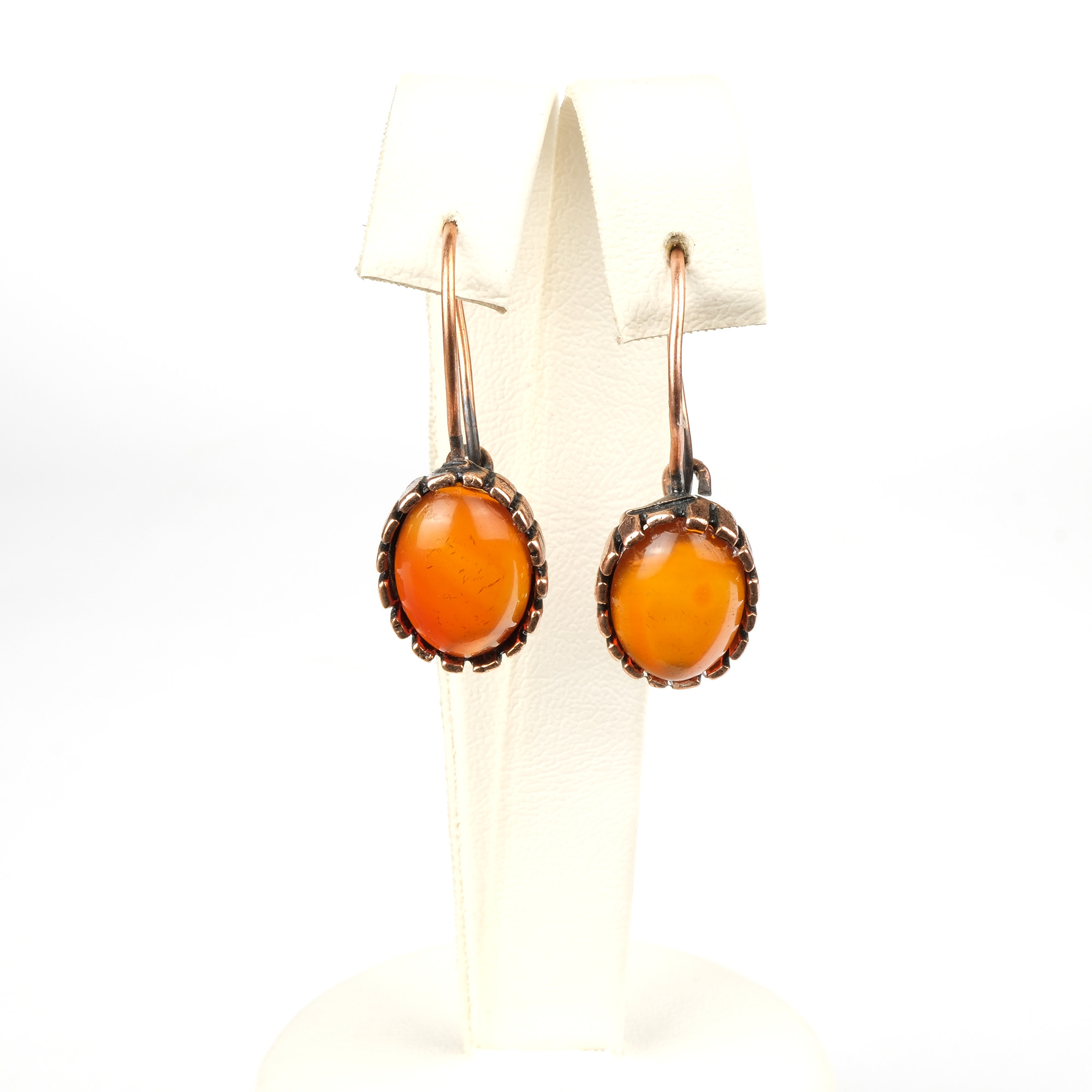 turuncu-akik-bakir-kupe-dogal-tas-kupe-safir-tas-evi- (2) Turuncu akik taşı bakır küpe – canlı enerjisi ve zarif tasarımıyla öne çıkan toptan doğal taş küpe.