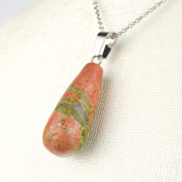 Unakit doğal taş kolye – yeşil ve pembe tonlarıyla denge, sevgi ve uyum enerjisi taşır. Unakit kolye – doğanın huzurunu yansıtan zarif ve şifalı taş takı. Pembe yeşil unakit kolye – duygusal dengeyi destekleyen doğal taş aksesuar. Toptan doğal taş kolye – estetik, enerji ve ruhsal denge bir arada.