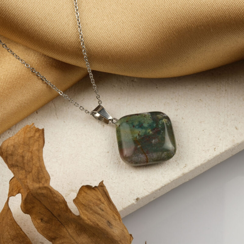 Yeşil akik kolye – doğanın huzur veren enerjisini taşıyan zarif takı Kare model yeşil akik kolye – denge ve sakinlik sağlayan doğal taş Toptan doğal taş kolye – yeşil akikin güçlü enerji frekansı Şıklık ve spiritüel dengeyi bir arada sunan yeşil akik kolye