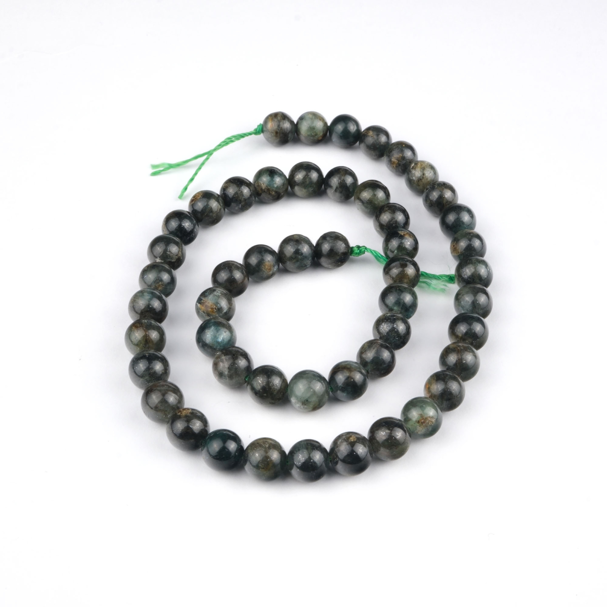 Yeşil Kyanit doğal taş dizi 8 mm – yeşilin huzurlu tonlarıyla denge, farkındalık ve enerji uyumu sağlayan toptan doğal taş dizi