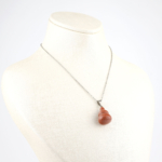 Kahverengi yıldız taşı kolye – sıcak tonlarıyla istikrar, huzur ve enerji taşır. Yıldız taşı doğal taş kolye – kahverengi ışıltısıyla özgüveni ve pozitif enerjiyi güçlendirir. Kahverengi yıldız taşı kolye – toprak enerjisini yansıtan zarif doğal taş takı. Toptan doğal taş kolye – ışıldayan sıcak tonlarıyla denge ve estetik bir arada.