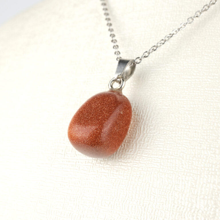 Kahverengi yıldız taşı kolye – sıcak tonlarıyla denge, özgüven ve pozitif enerji kaynağı. Yıldız taşı doğal taş kolye – kahverengi ışıltısıyla toprak enerjisini yansıtır. Kahverengi yıldız taşı – zarafet ve huzuru birleştiren doğal taş takı. Toptan doğal taş kolye – estetik görünüm ve ruhsal denge bir arada.