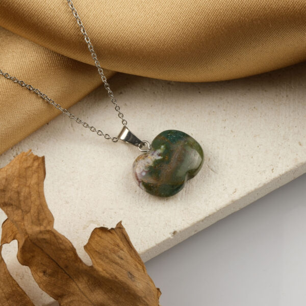 osunlu akik kolye – doğanın yeşil enerjisini taşıyan zarif doğal taş takı. Yeşil tonlu yosunlu akik kolye – huzur, denge ve doğayla uyum sembolü. Yosunlu akik doğal taş kolye – sakinlik ve içsel yenilenme enerjisi. Toptan doğal taş kolye – doğa enerjisi ve estetik zarafeti bir arada sunar.