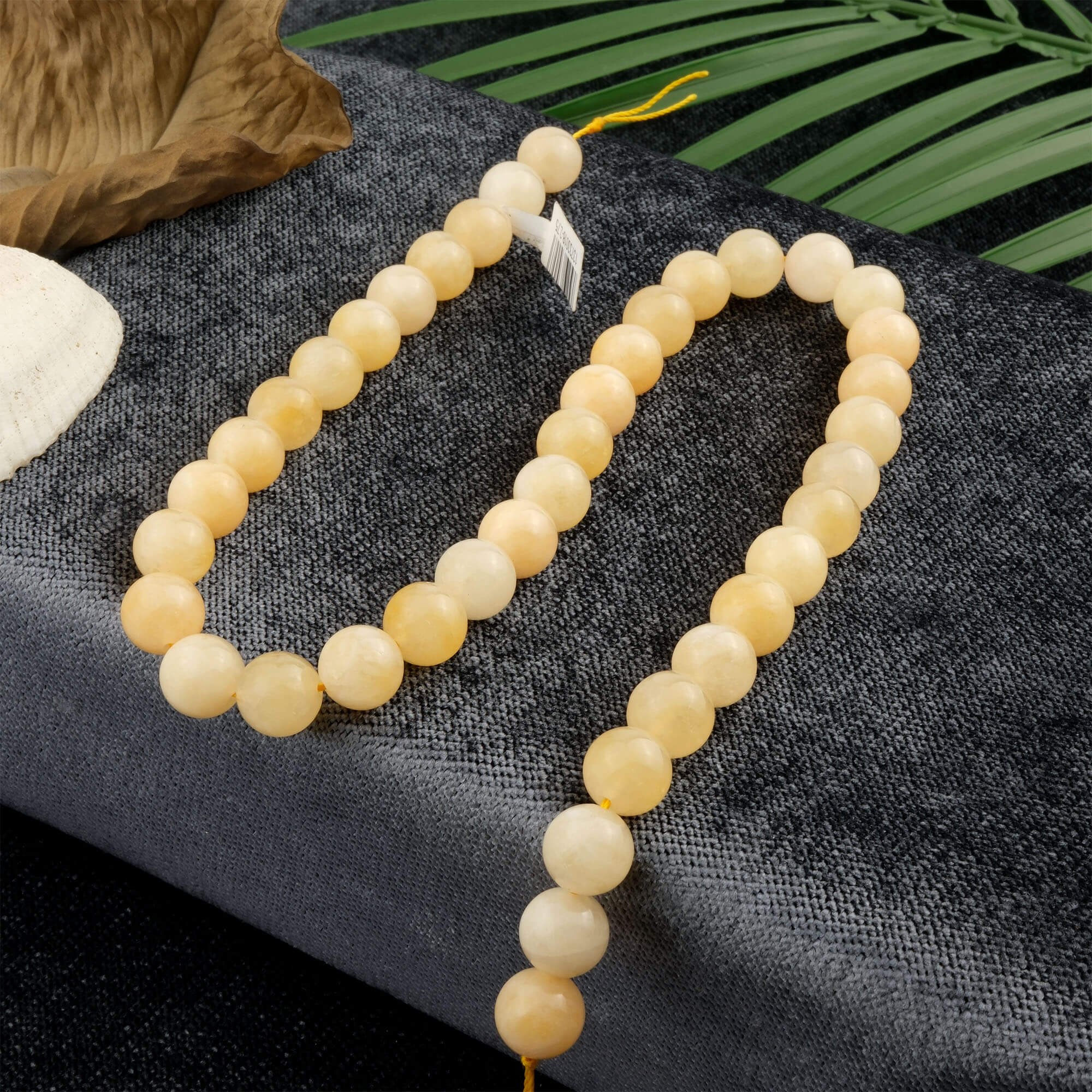 2A Kalite Kalsit 10mm toptan doğal taş dizi – sarı tonlarıyla canlılık ve pozitif enerji yayan taş; kolye, bileklik ve enerji çalışmalarında sıklıkla tercih edilir.