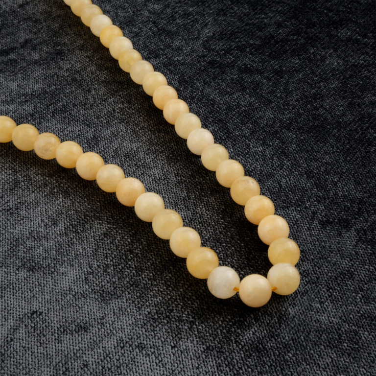 2A Kalite Kalsit 10mm toptan doğal taş dizi – sarı tonlarıyla canlılık ve pozitif enerji yayan taş; kolye, bileklik ve enerji çalışmalarında sıklıkla tercih edilir.