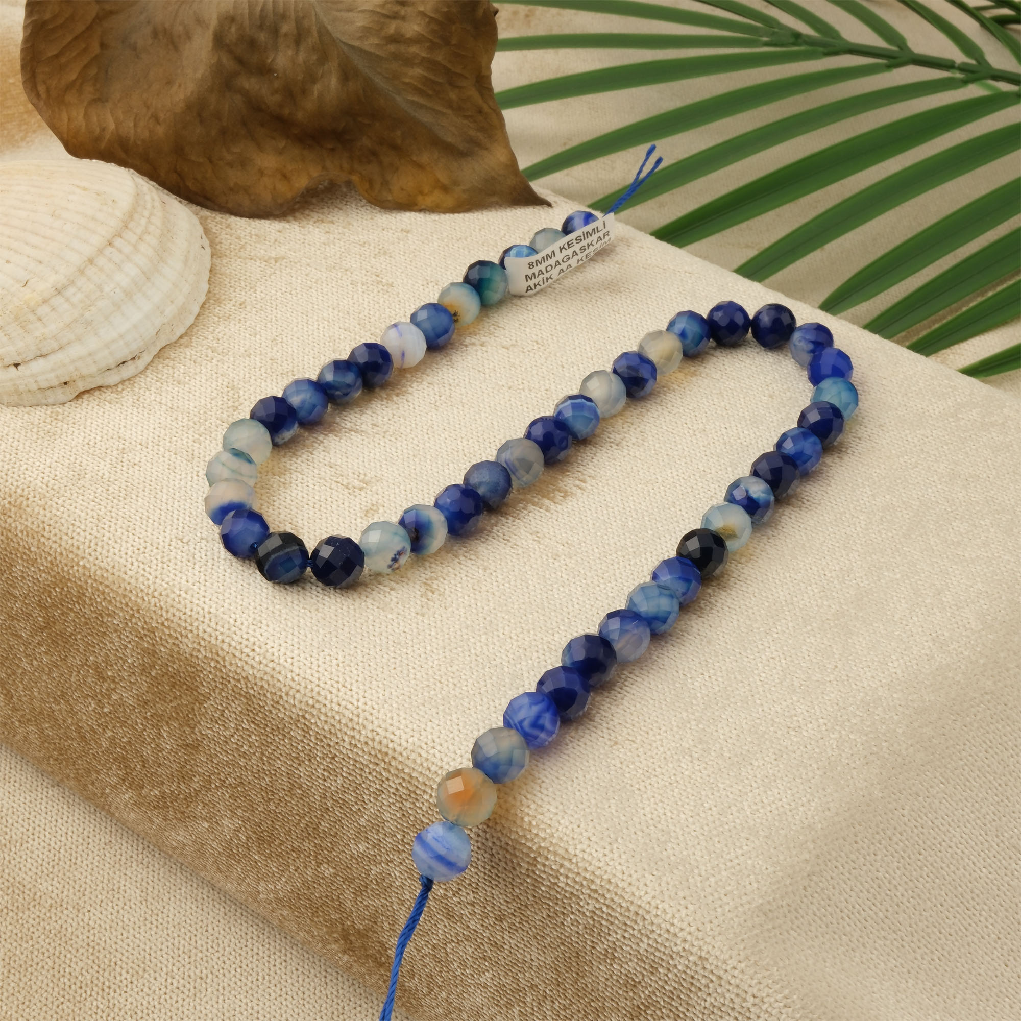 2a-kalite-kesimli-madagaskar-akik-dizi-dogal-tas-dizi-8mm-safir-tas-evi (2) 2A Kalite Kesimli Madagaskar Akik doğal taş dizi 8mm – denge, dayanıklılık ve içsel gücü destekleyen toptan doğal taş dizi